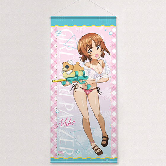 [ガールズ＆パンツァー　最終章]描き下ろし特大タペストリー（西住みほ／水鉄砲 ※日焼けVer.）※期間限定特典ポストカード付き 【オンラインミニミニホビーショー／2026年4月発送】
